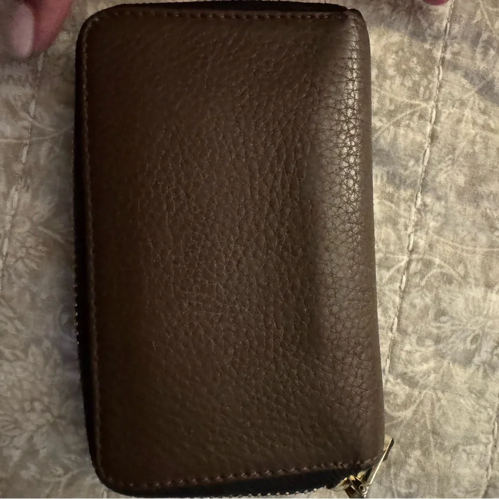 Tory Burch Pebbled Brown Wallet with Gold Emblem - Picture 5 of 8